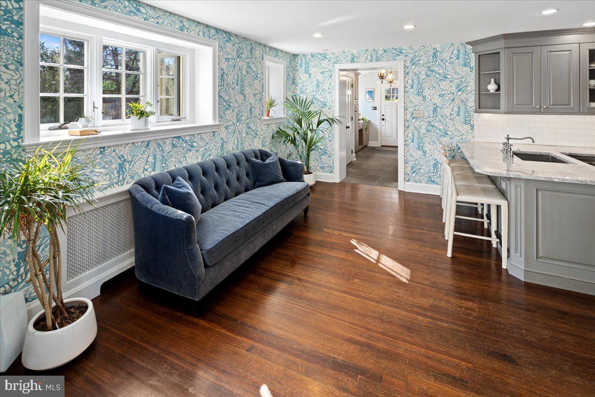 CHESTNUT HILL - Residential