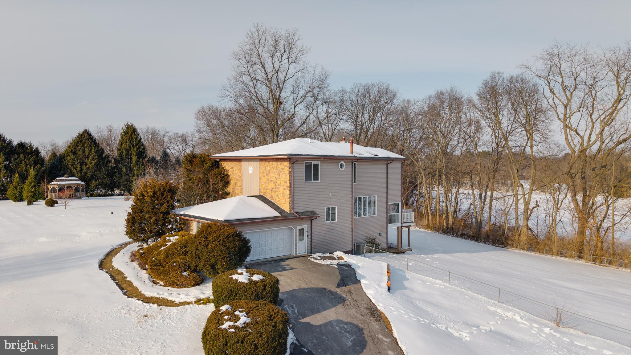 ROCKY SPRING ACRES - Residential