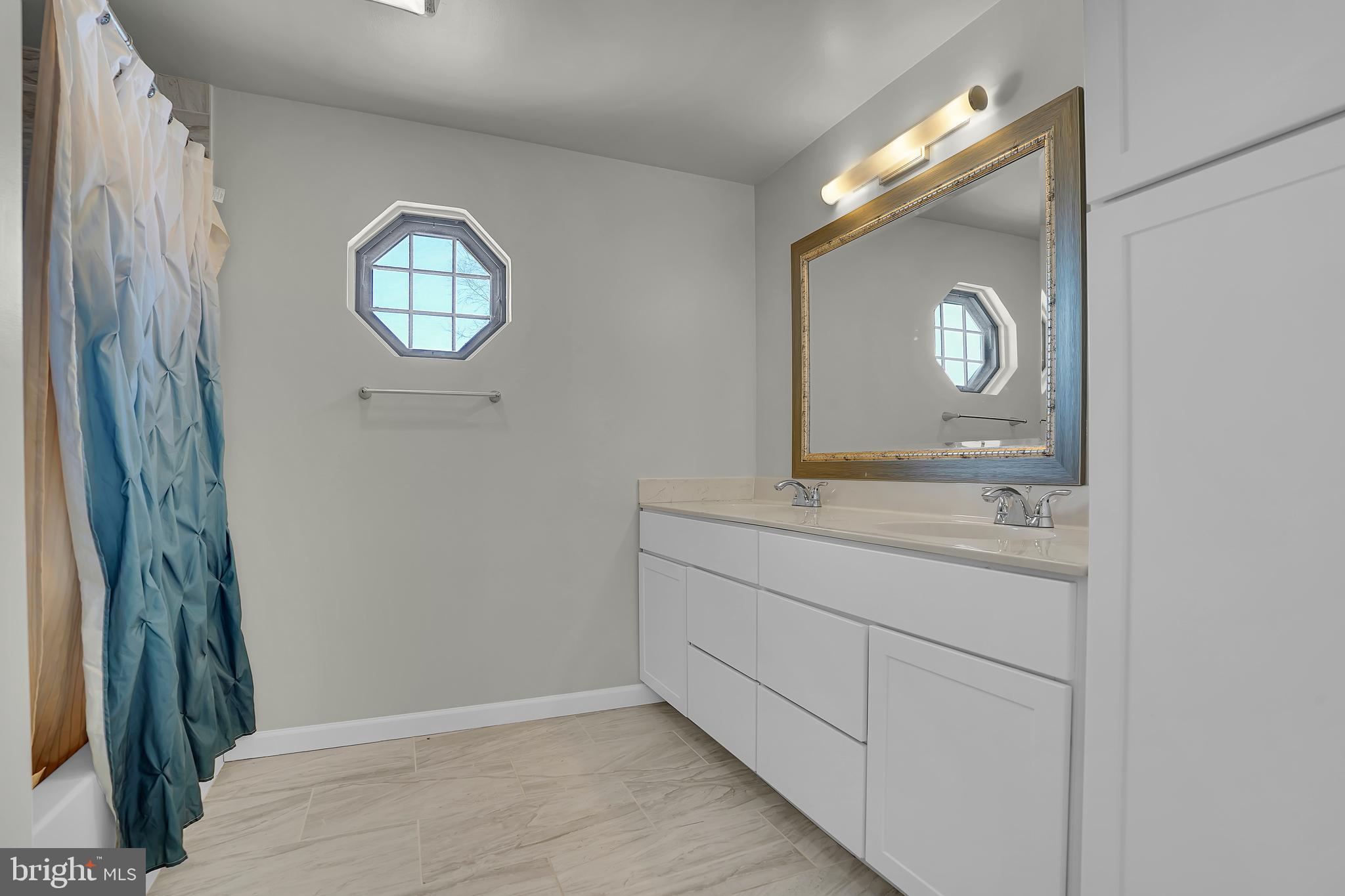 ROCKY SPRING ACRES - Residential