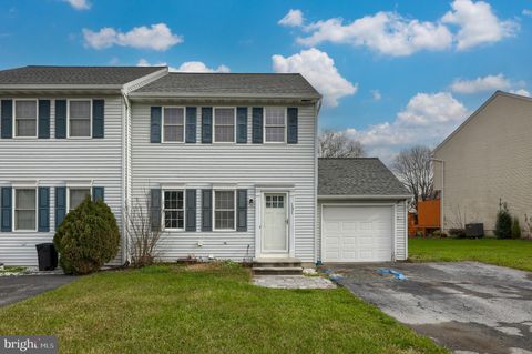 Photo of 131 Sherfield Court, Elizabethtown, PA 17022 (MLS # PALA2043780)