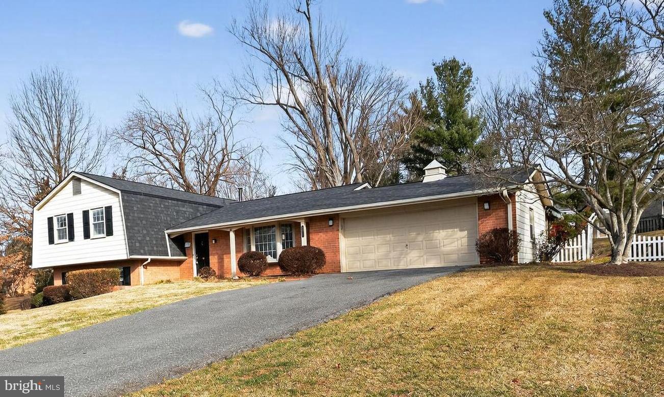 WILLIAMSBURG VILLAGE - Residential