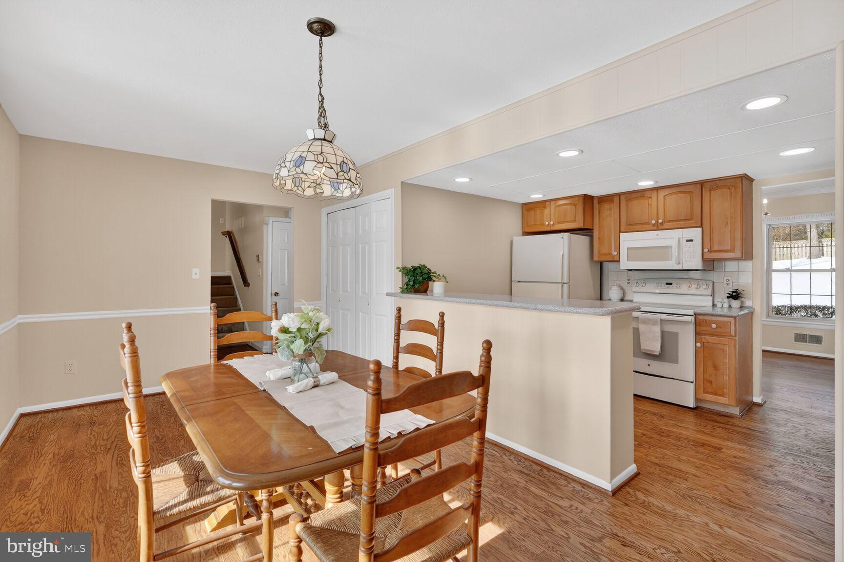 WILLIAMSBURG VILLAGE - Residential