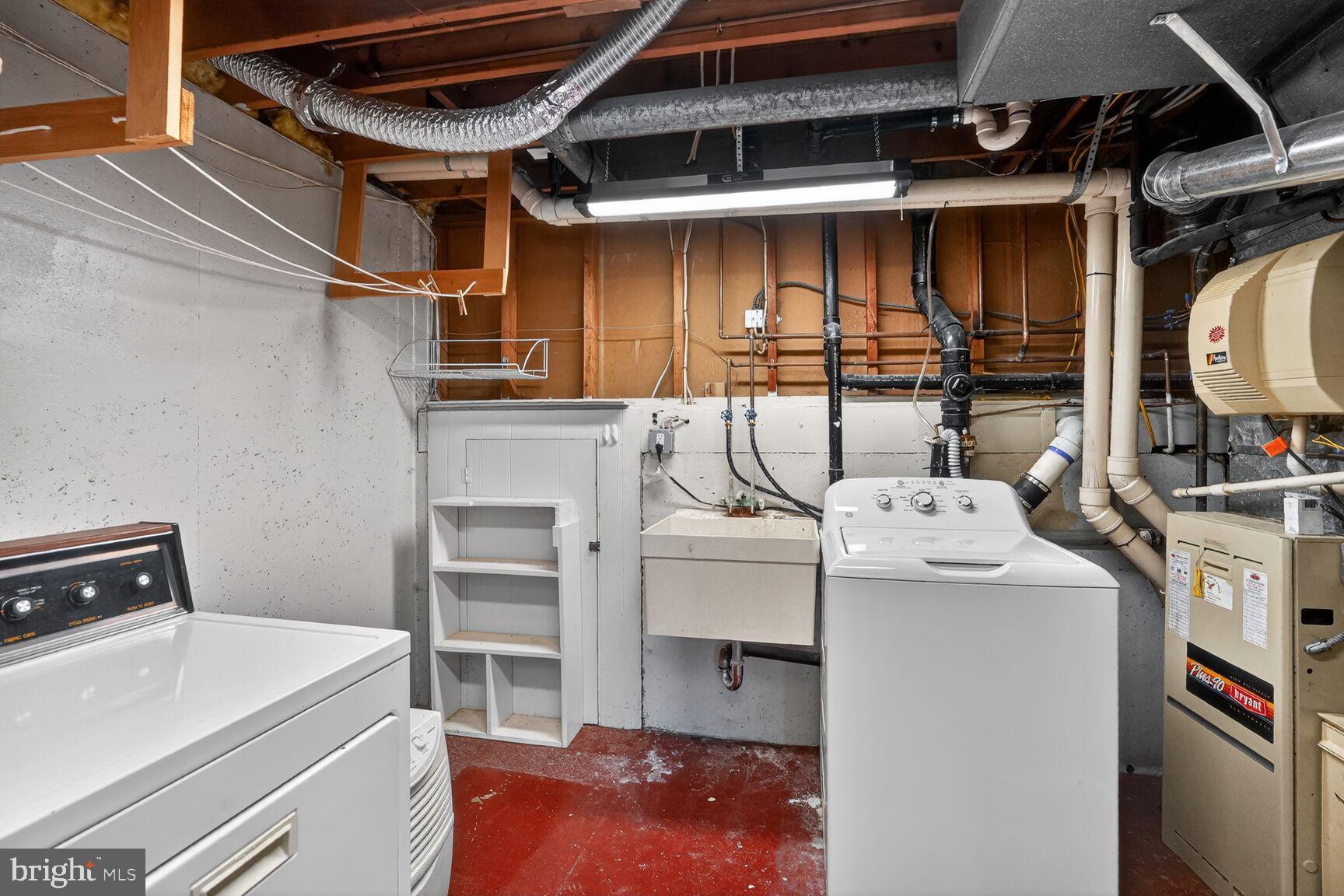 WILLIAMSBURG VILLAGE - Residential