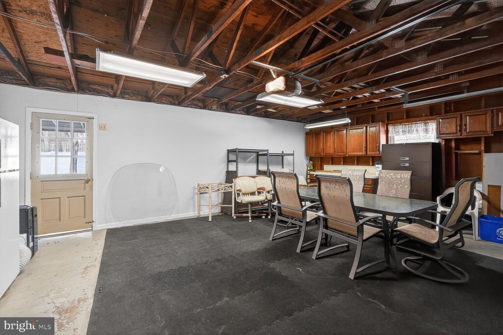 WILLIAMSBURG VILLAGE - Residential