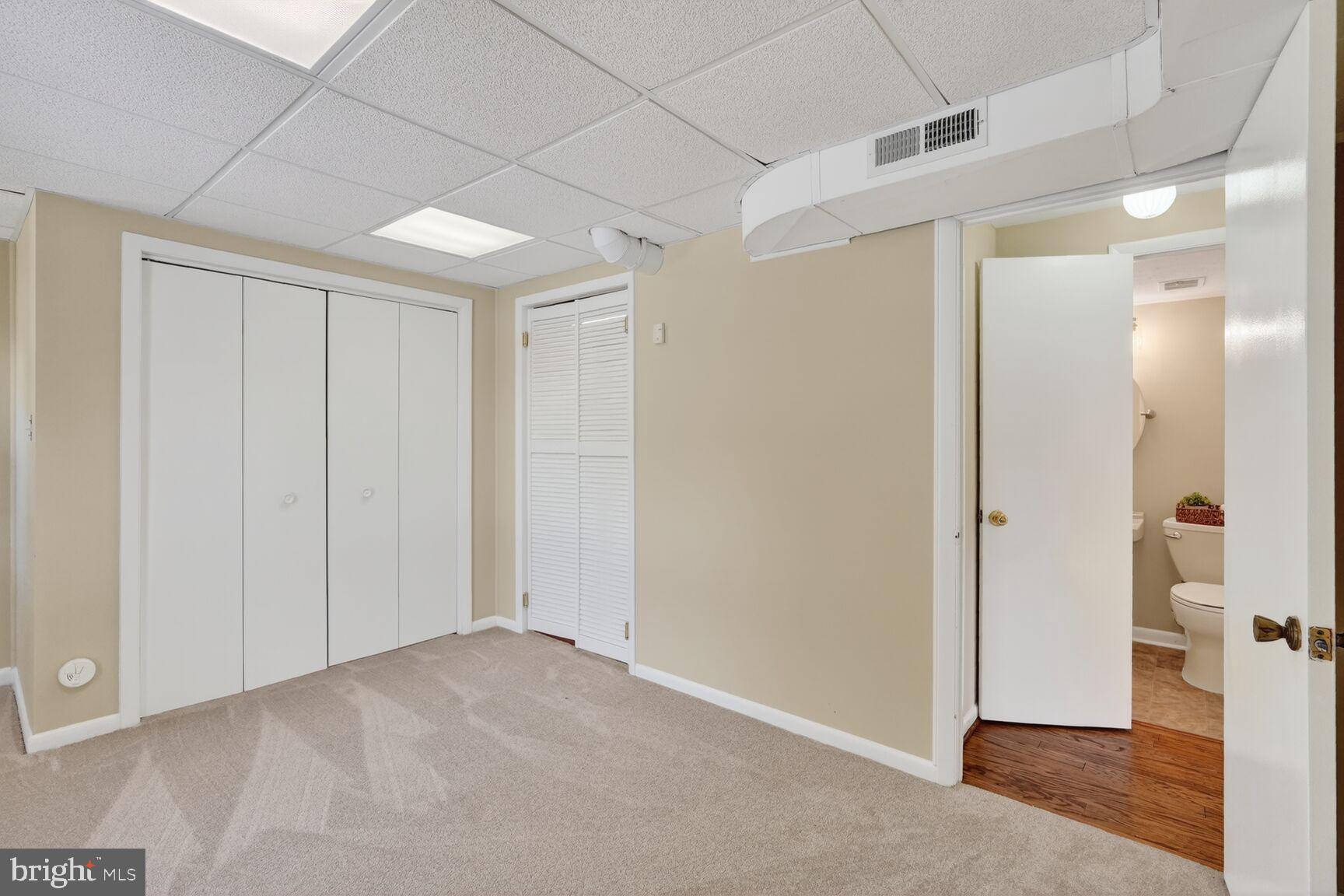 WILLIAMSBURG VILLAGE - Residential