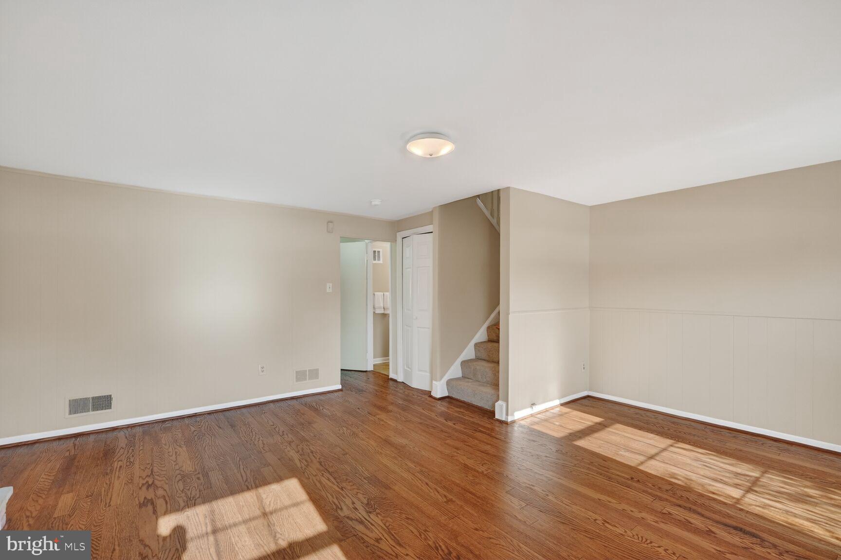 WILLIAMSBURG VILLAGE - Residential