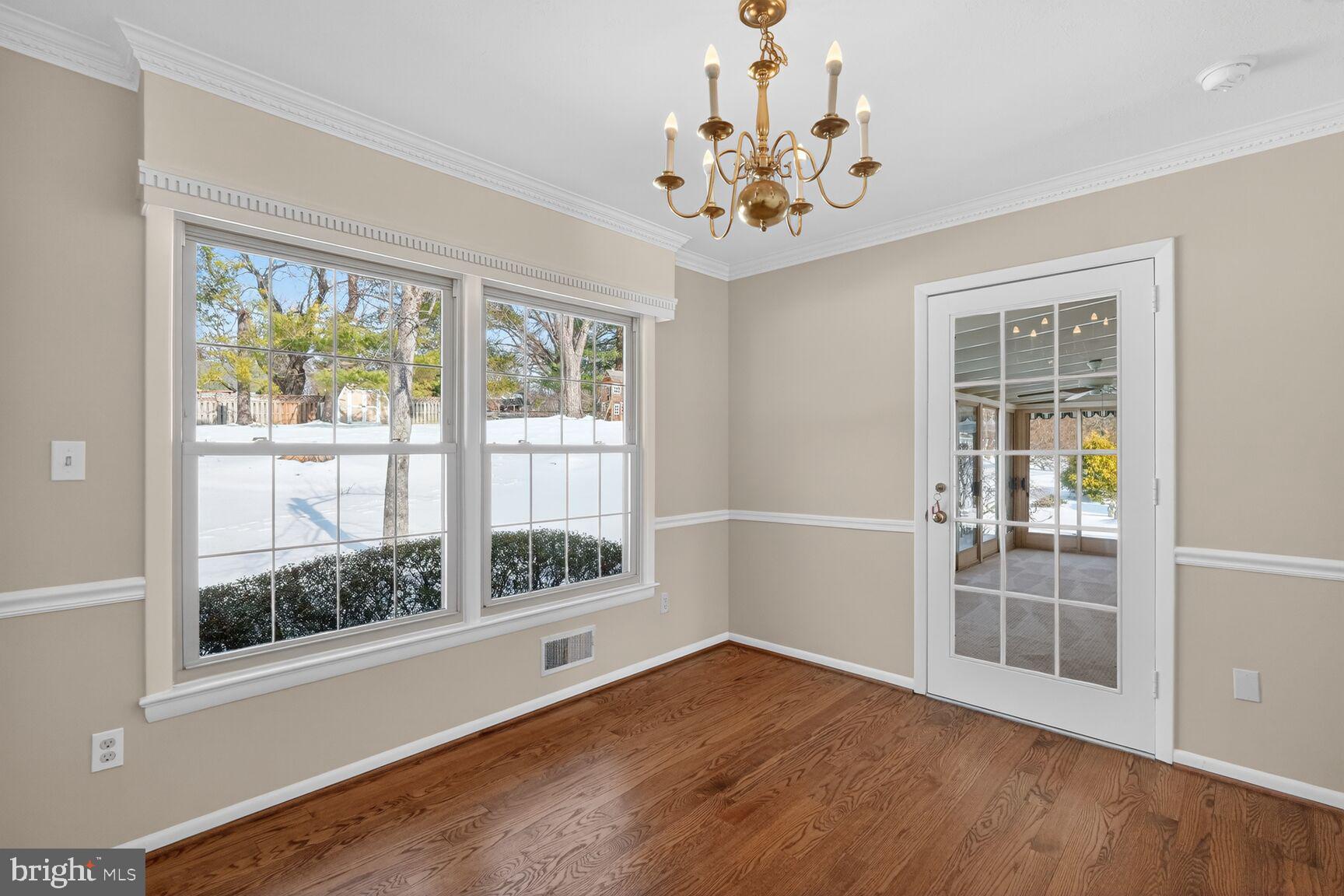 WILLIAMSBURG VILLAGE - Residential