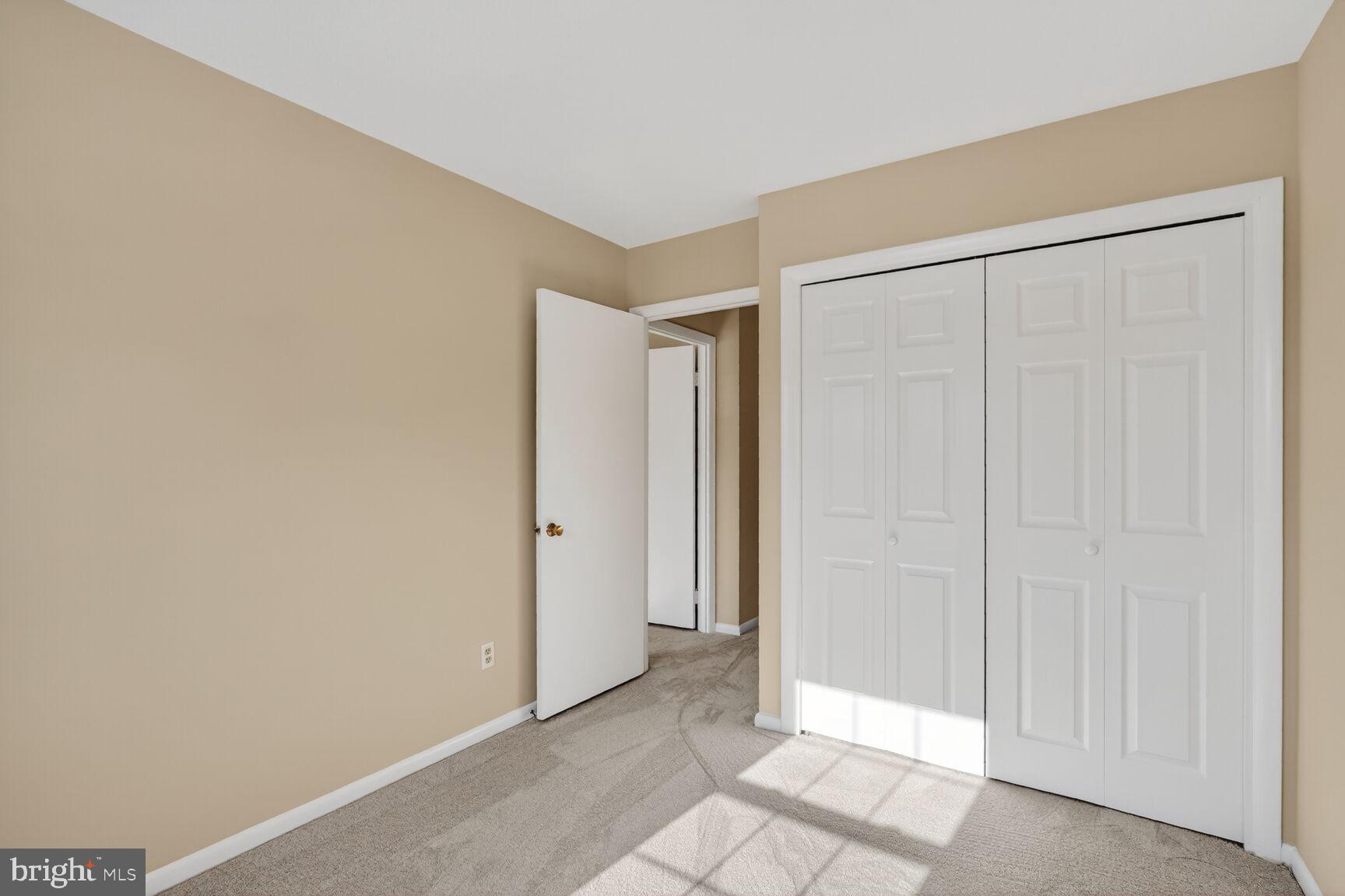 WILLIAMSBURG VILLAGE - Residential