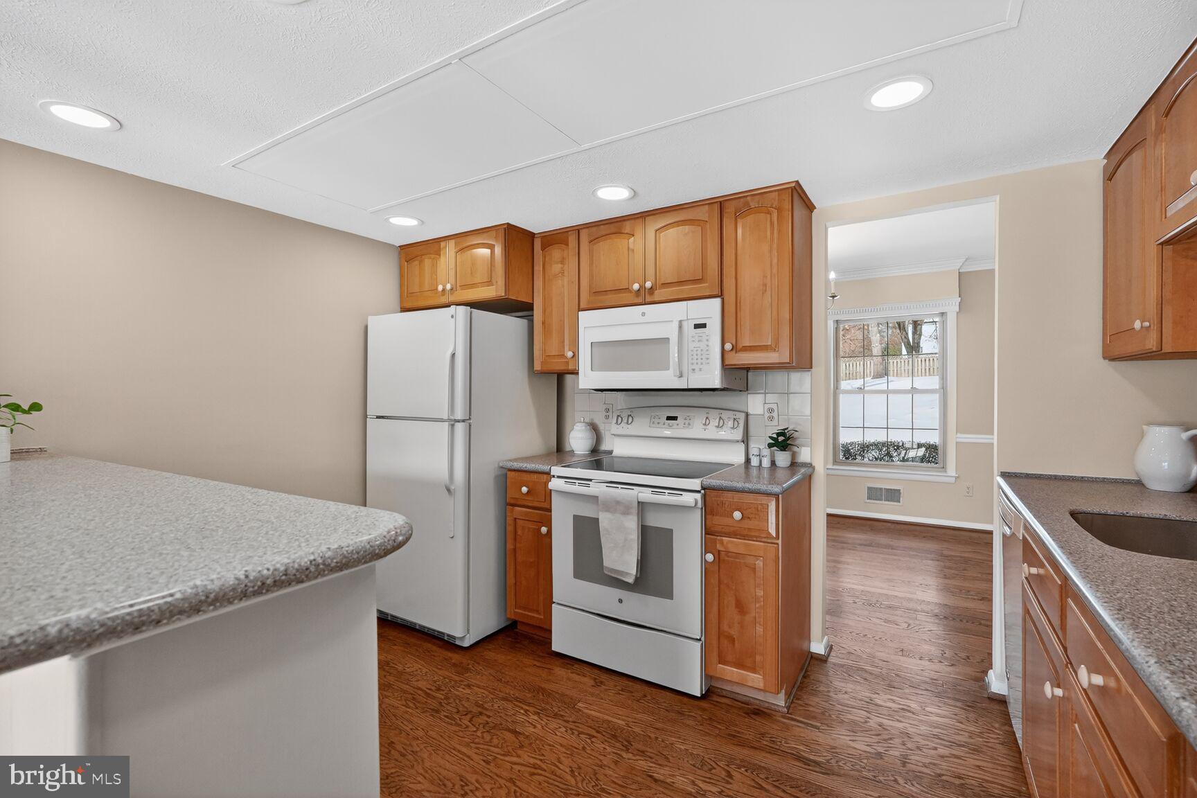 WILLIAMSBURG VILLAGE - Residential