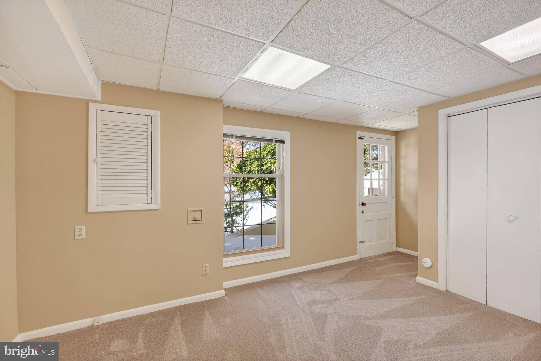 WILLIAMSBURG VILLAGE - Residential