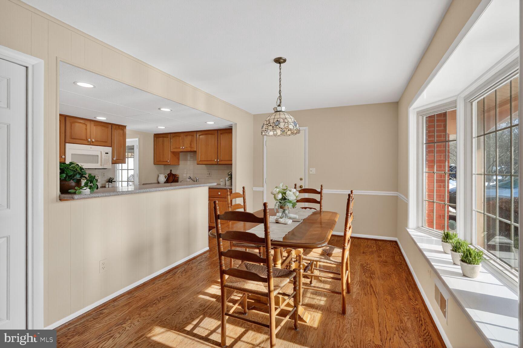 WILLIAMSBURG VILLAGE - Residential