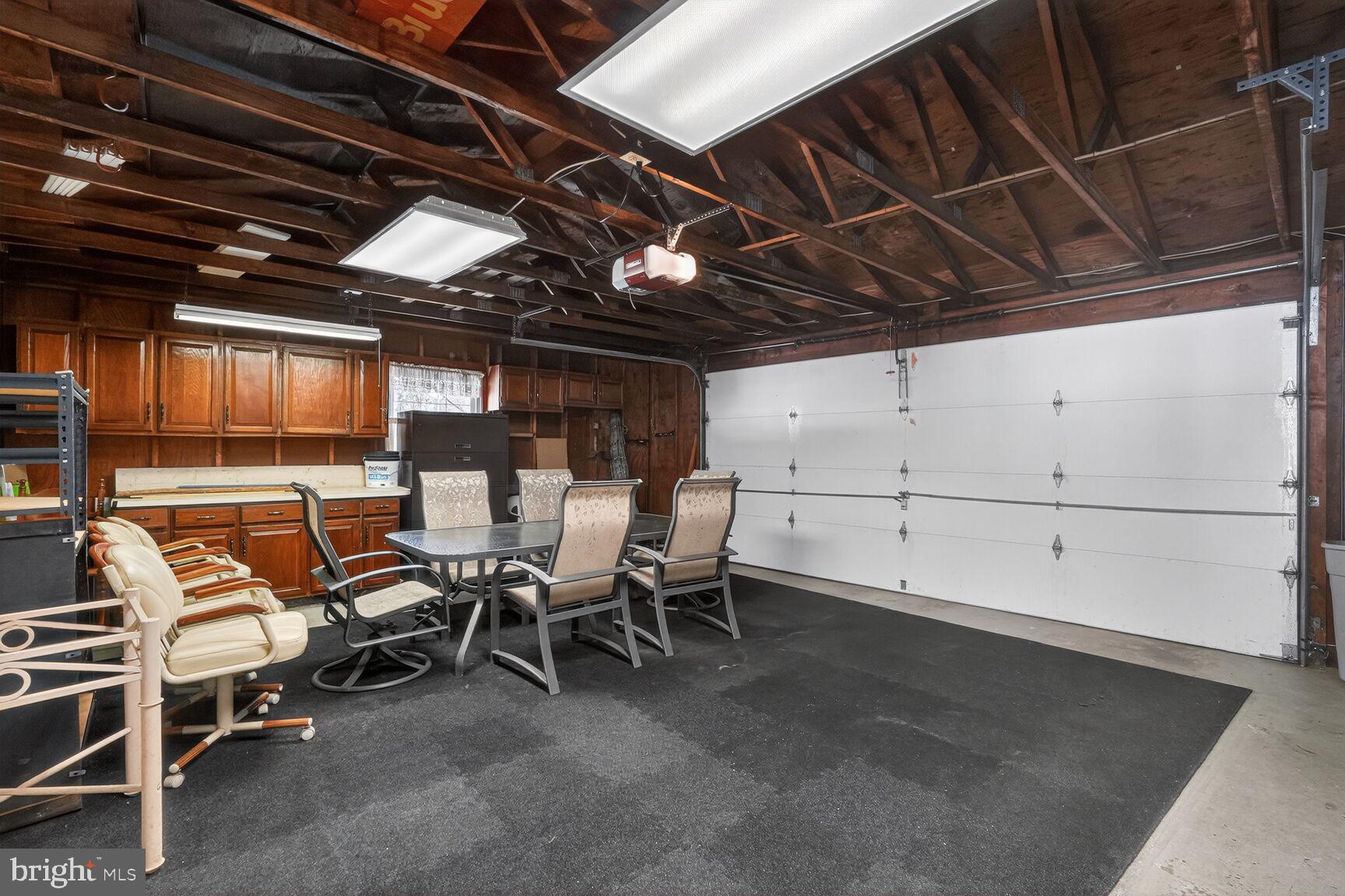 WILLIAMSBURG VILLAGE - Residential