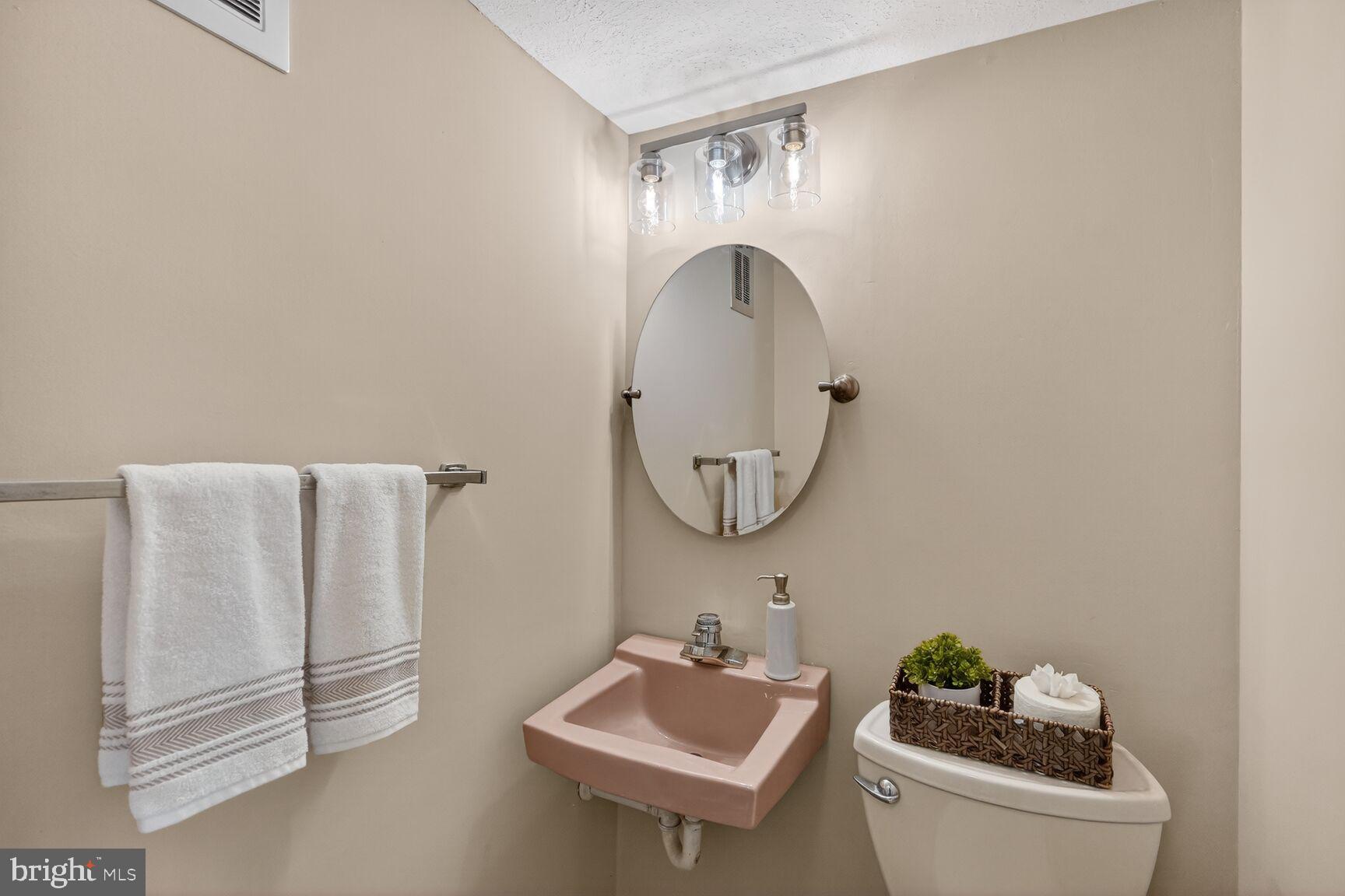 WILLIAMSBURG VILLAGE - Residential