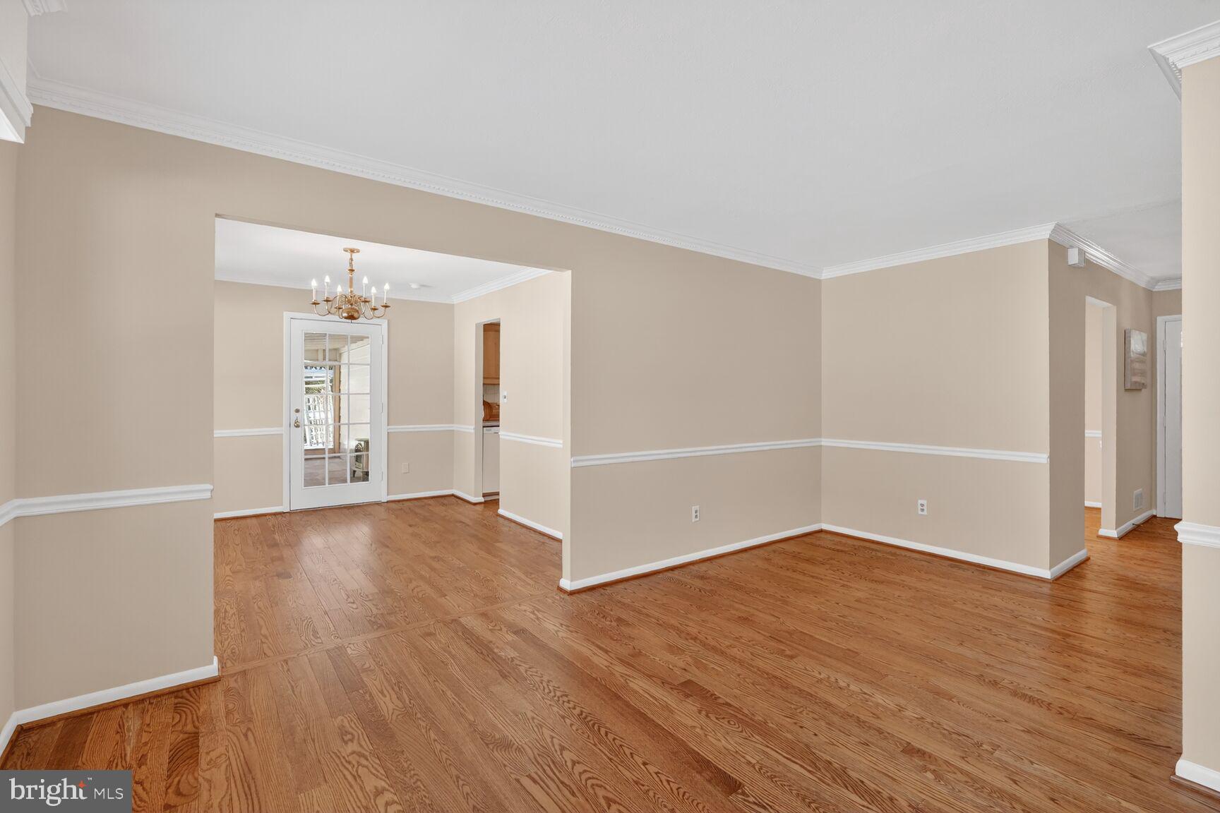 WILLIAMSBURG VILLAGE - Residential