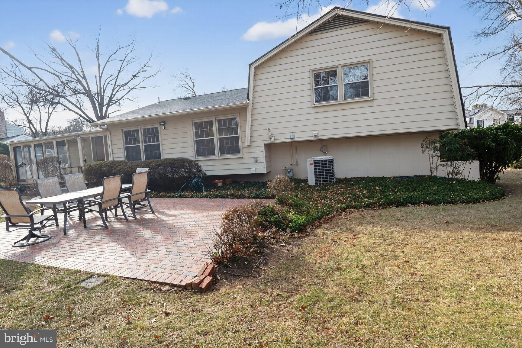 WILLIAMSBURG VILLAGE - Residential