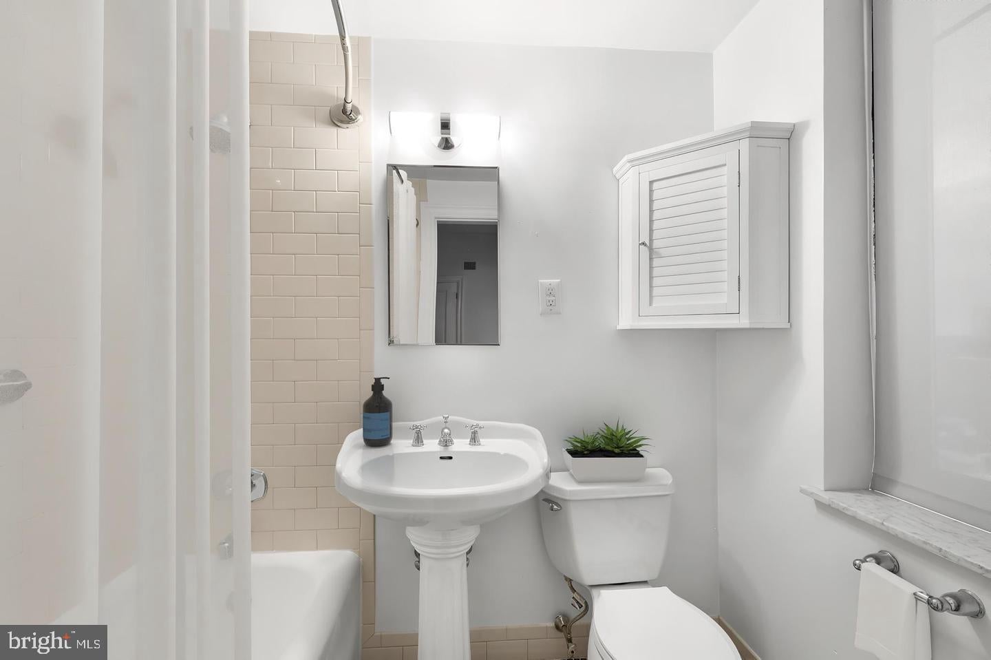 222 W RITTENHOUSE SQUARE 702