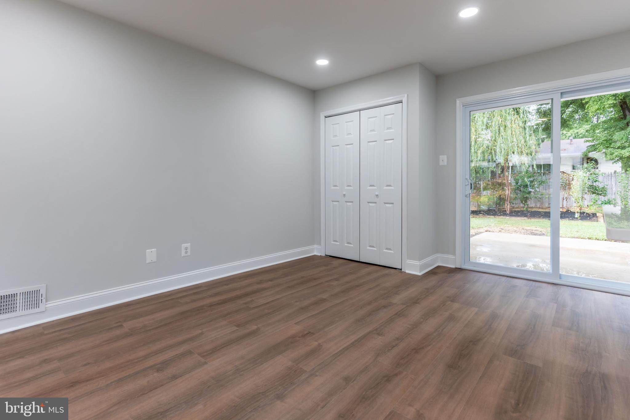 COUNTRY CLUB MANOR - Residential