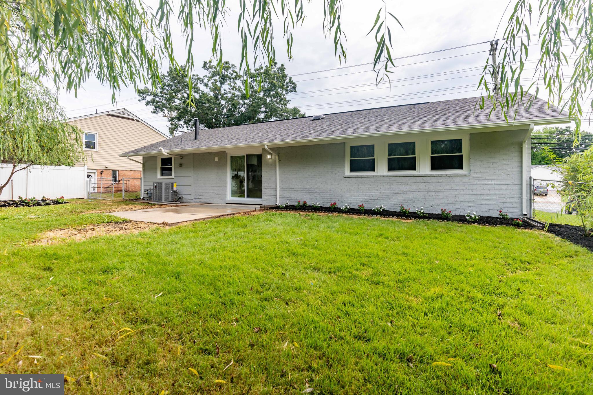 COUNTRY CLUB MANOR - Residential