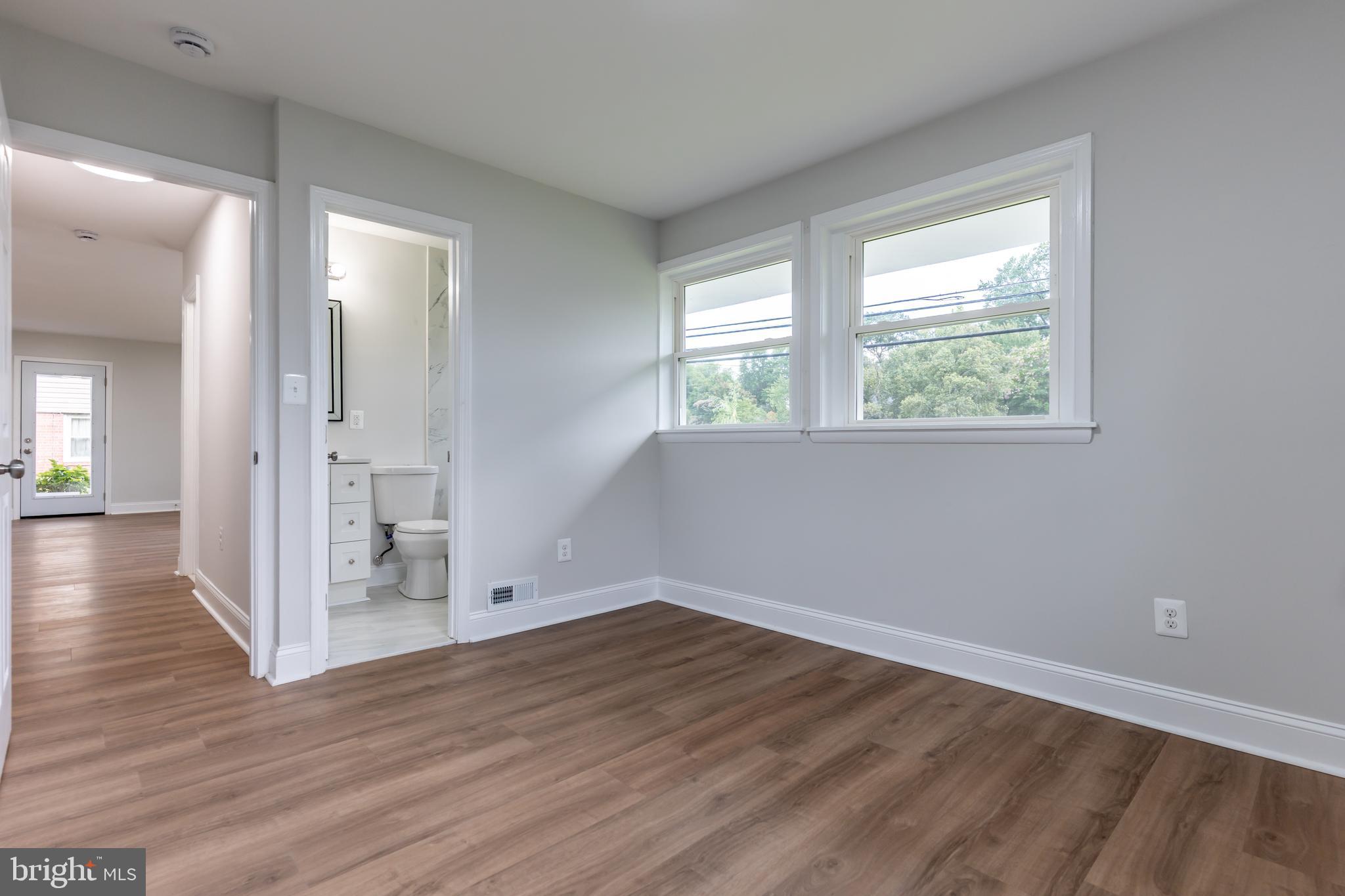 COUNTRY CLUB MANOR - Residential