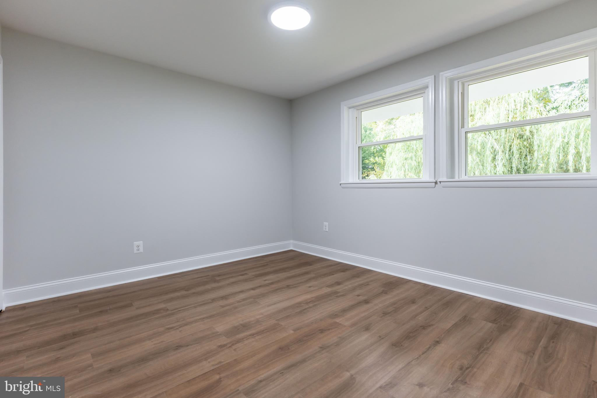 COUNTRY CLUB MANOR - Residential