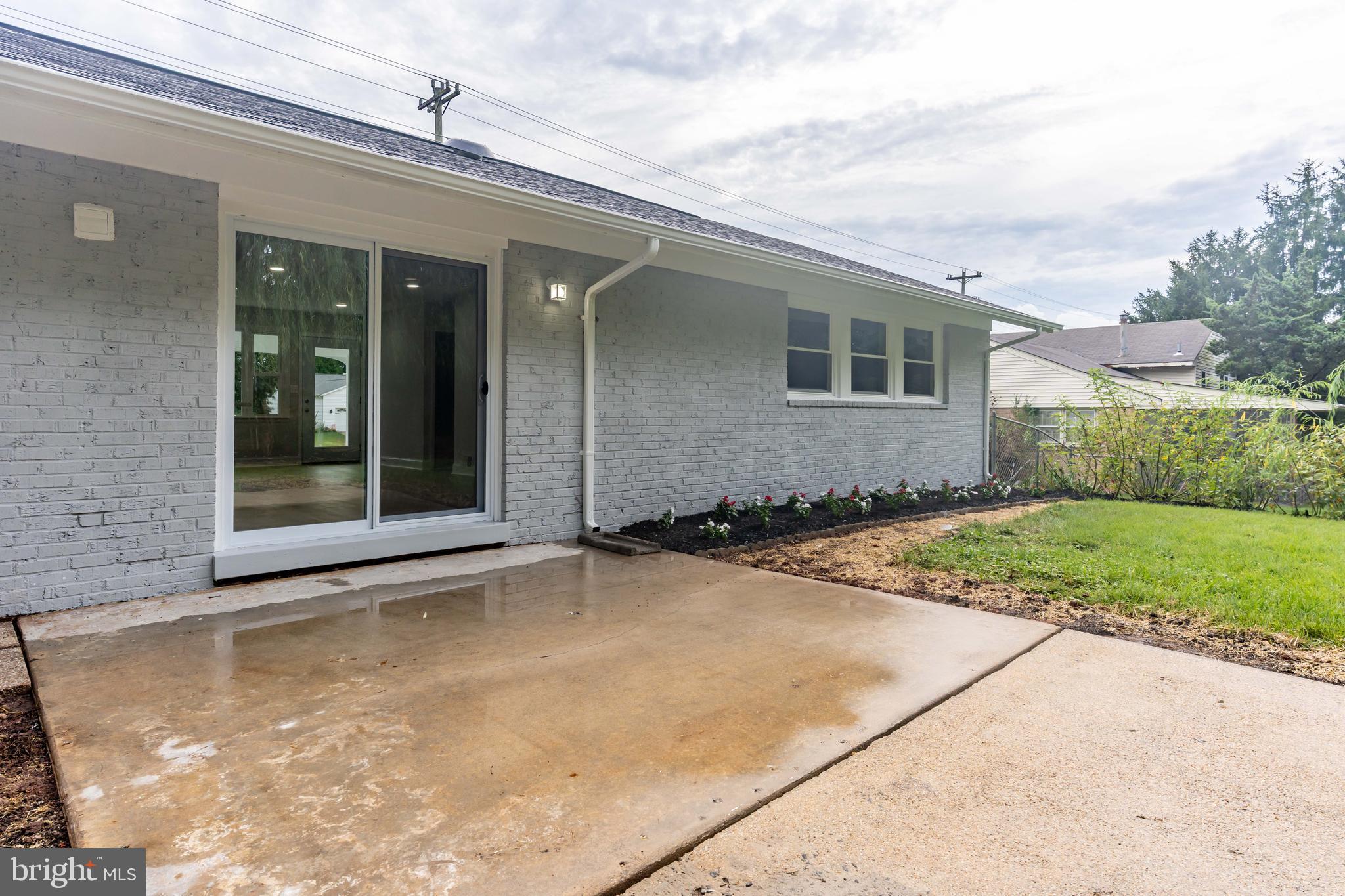 COUNTRY CLUB MANOR - Residential