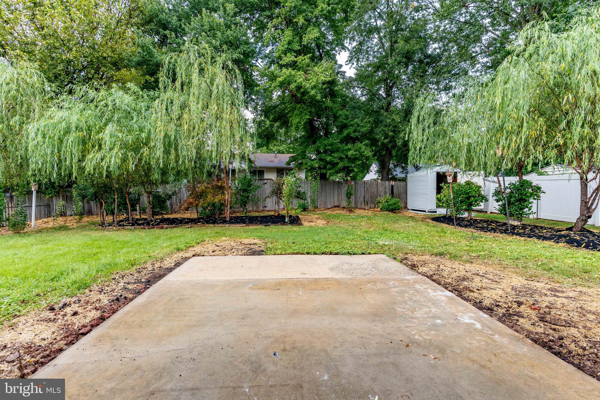 COUNTRY CLUB MANOR - Residential