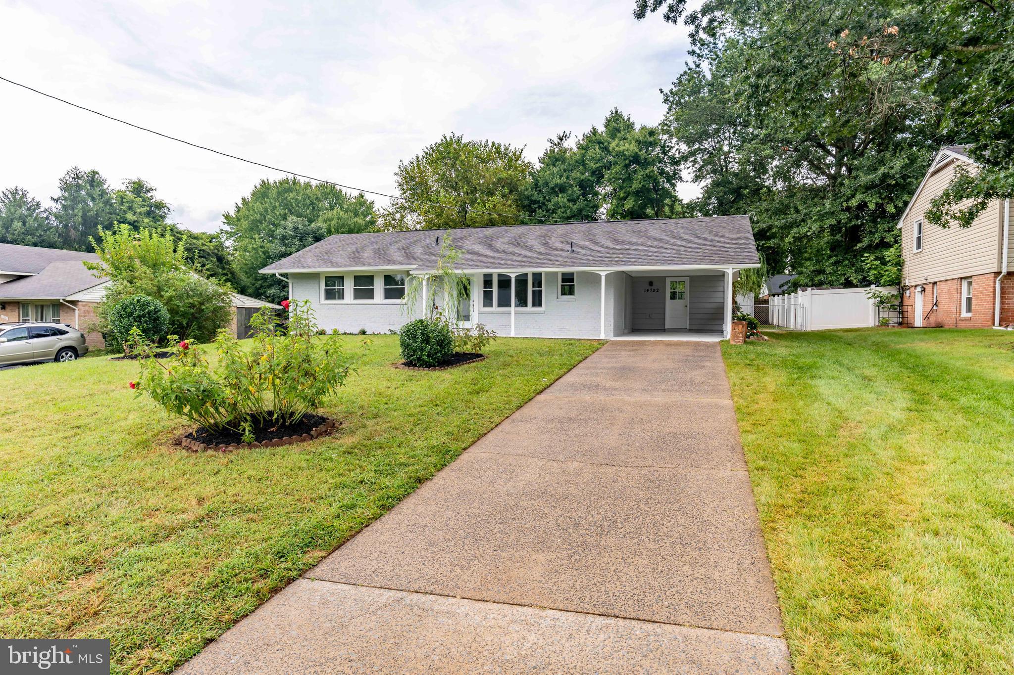 COUNTRY CLUB MANOR - Residential