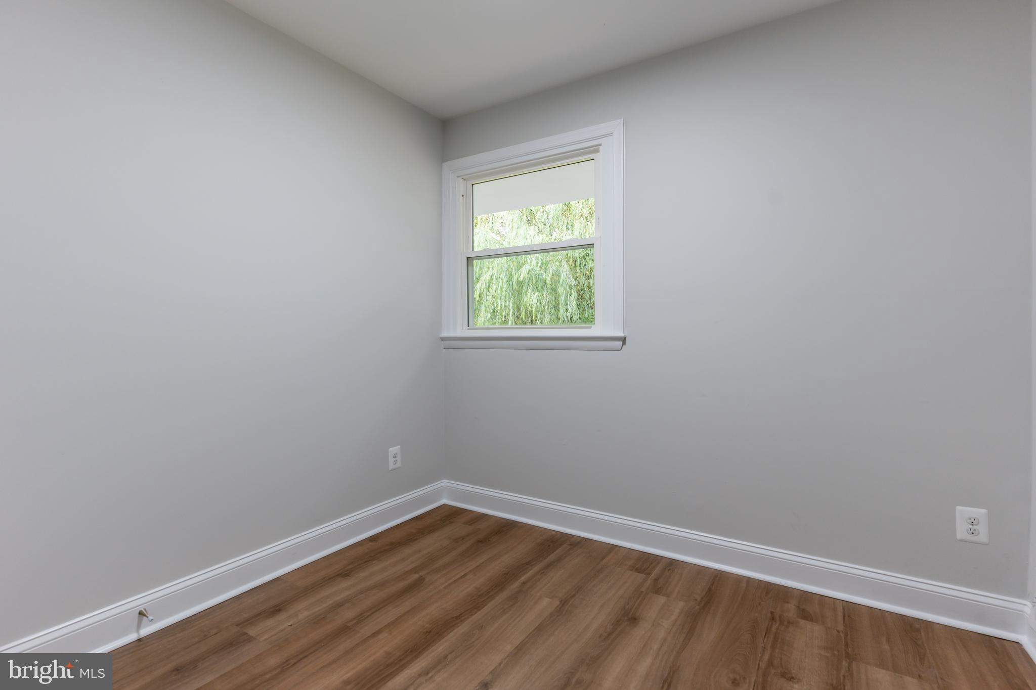 COUNTRY CLUB MANOR - Residential