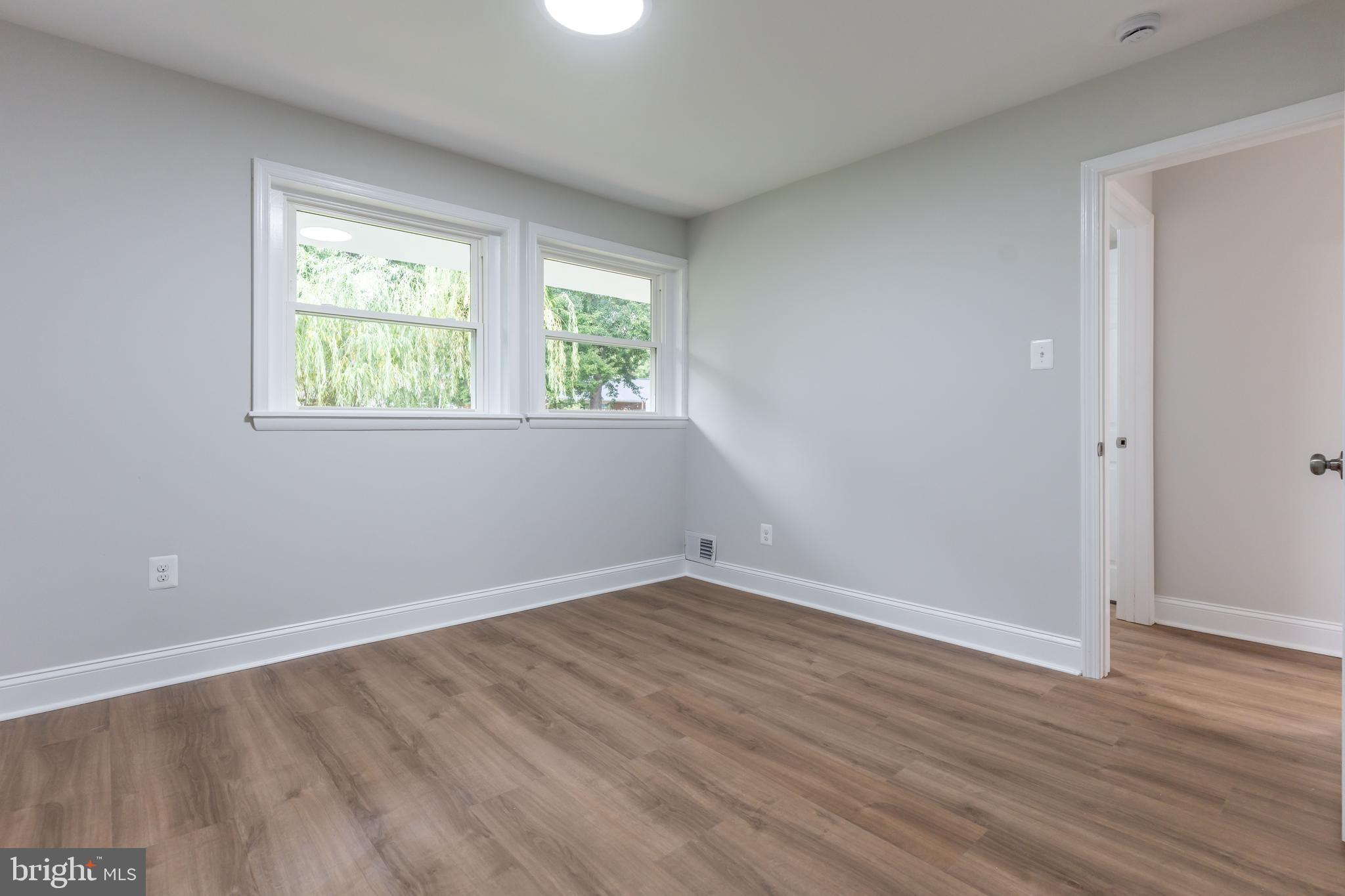 COUNTRY CLUB MANOR - Residential