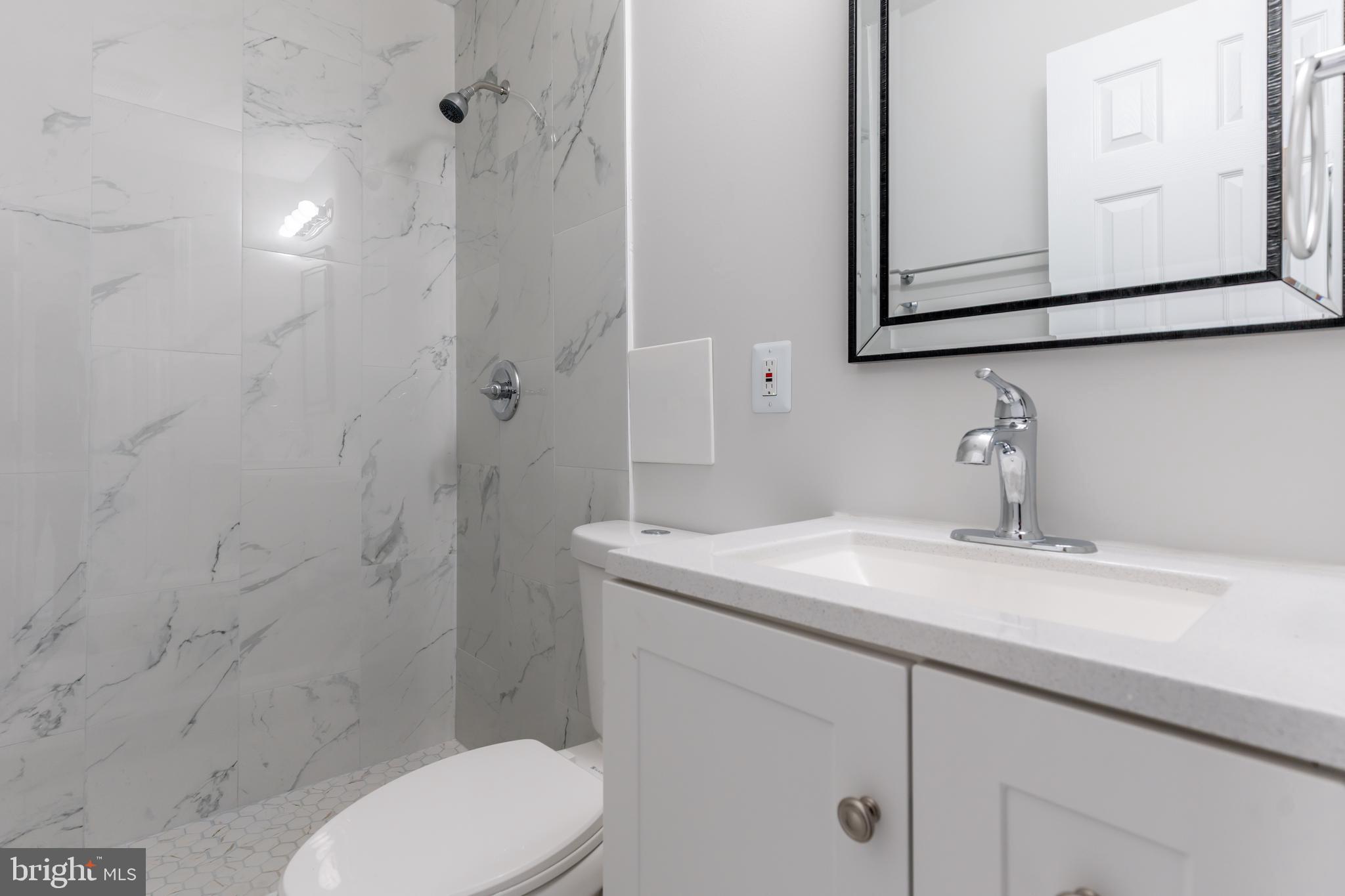 COUNTRY CLUB MANOR - Residential