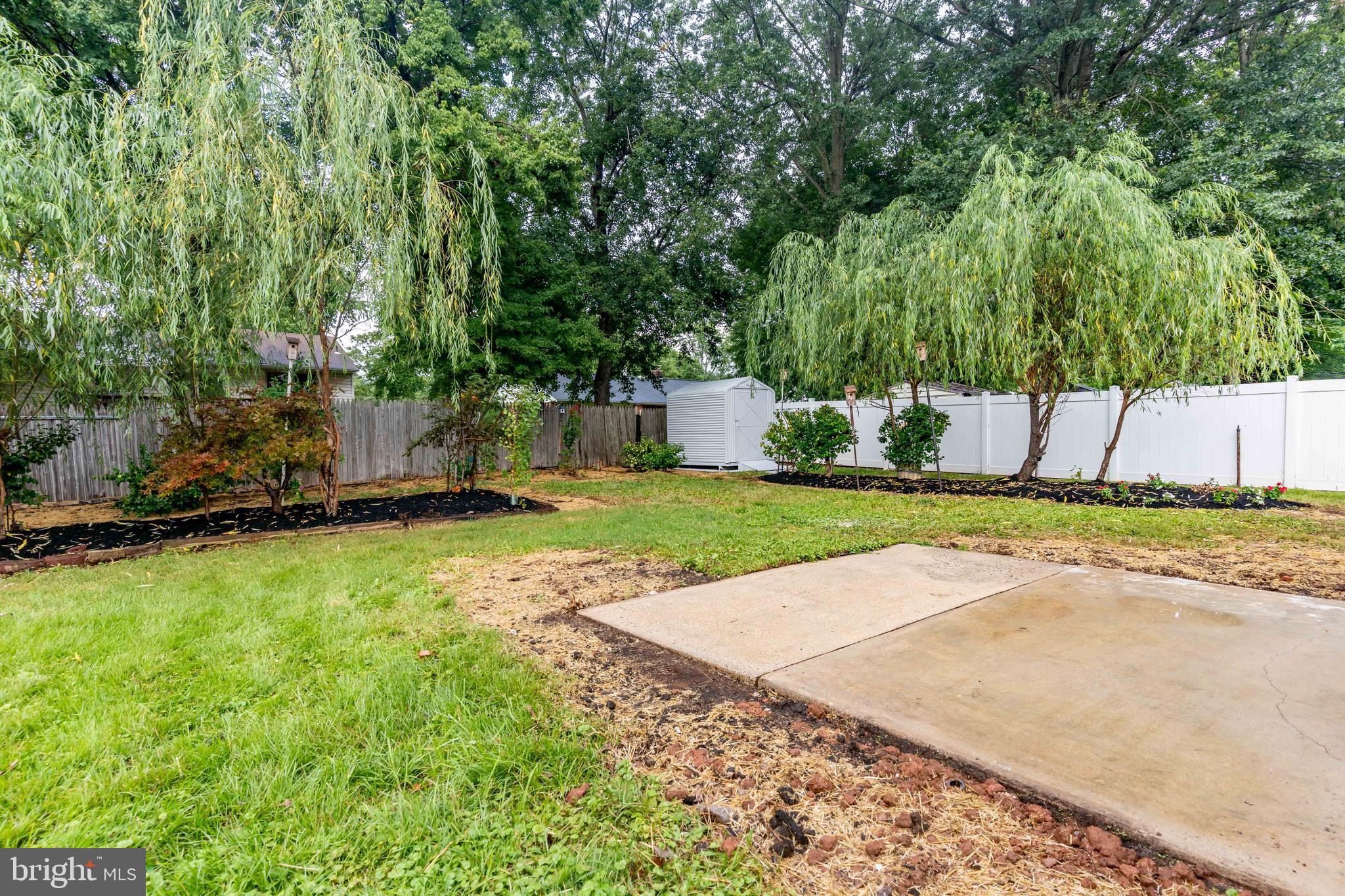 COUNTRY CLUB MANOR - Residential