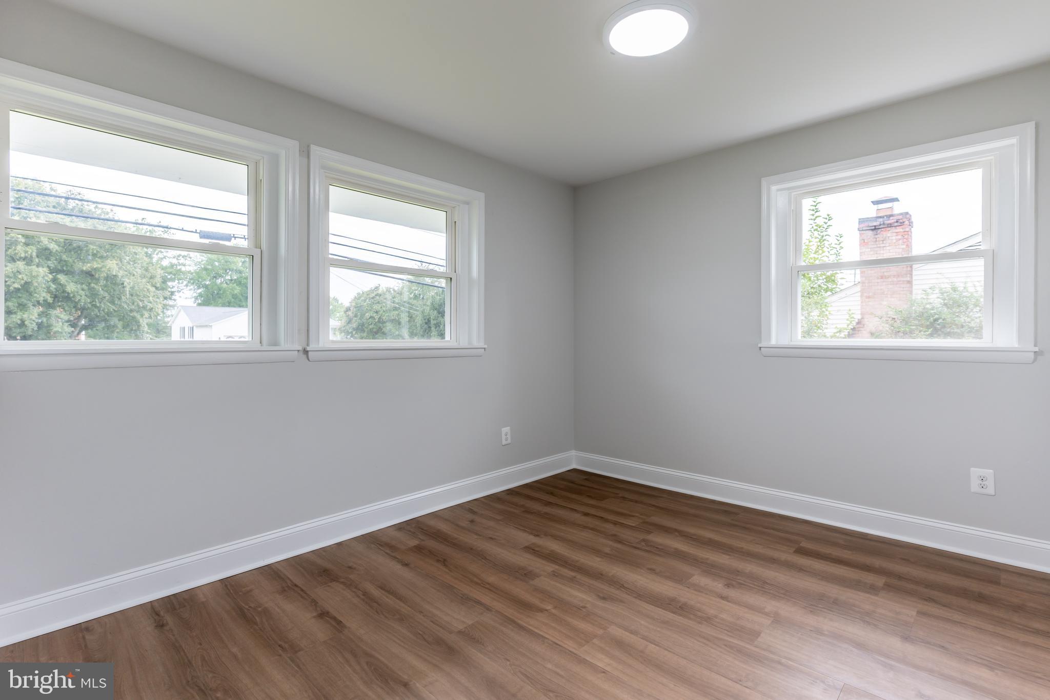 COUNTRY CLUB MANOR - Residential