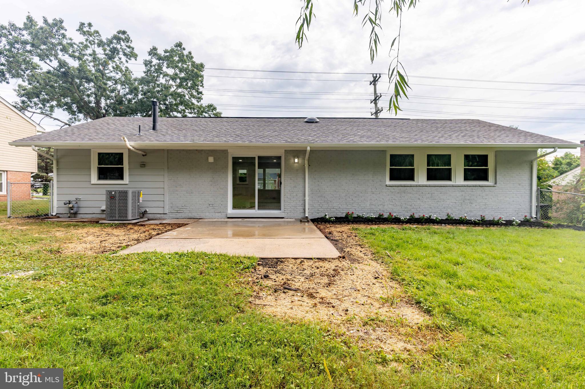 COUNTRY CLUB MANOR - Residential