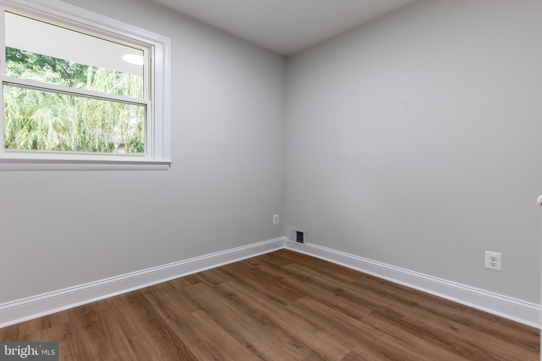 COUNTRY CLUB MANOR - Residential