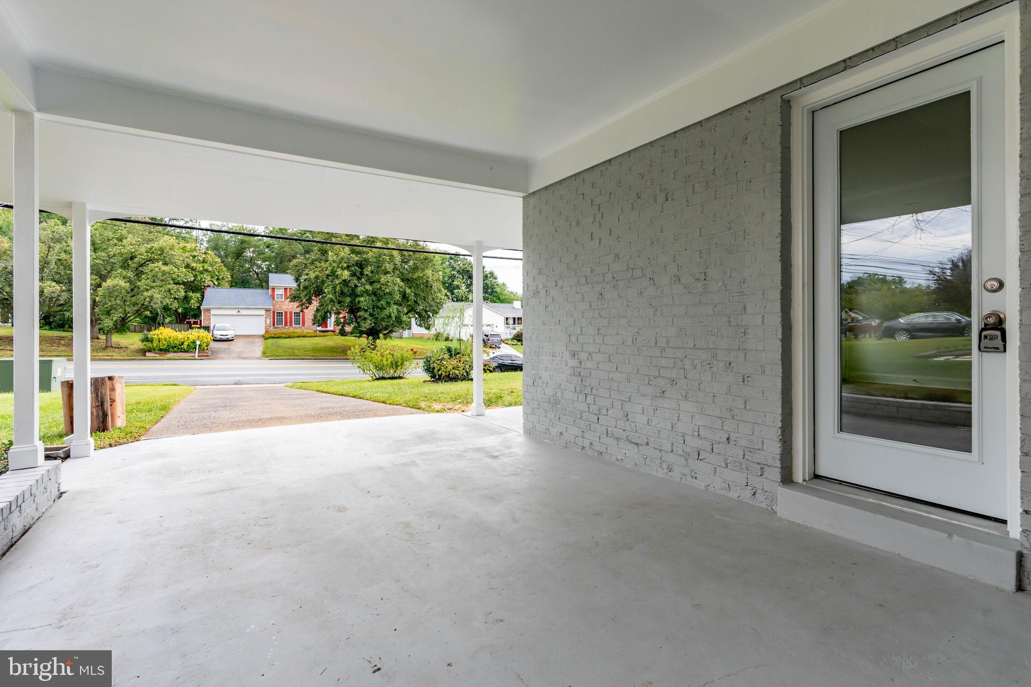 COUNTRY CLUB MANOR - Residential