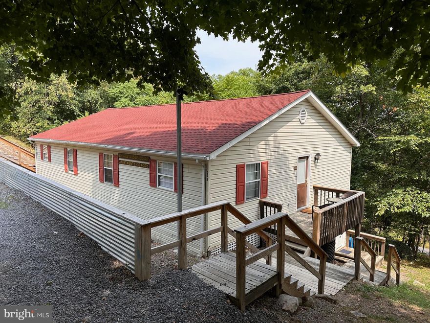 1 BR / 1 BA apartment with full kitchen.  Water, sewer and trash included.  $650./ mo + $650 sec deposit.  35$ application fee.Application and proof of income required.