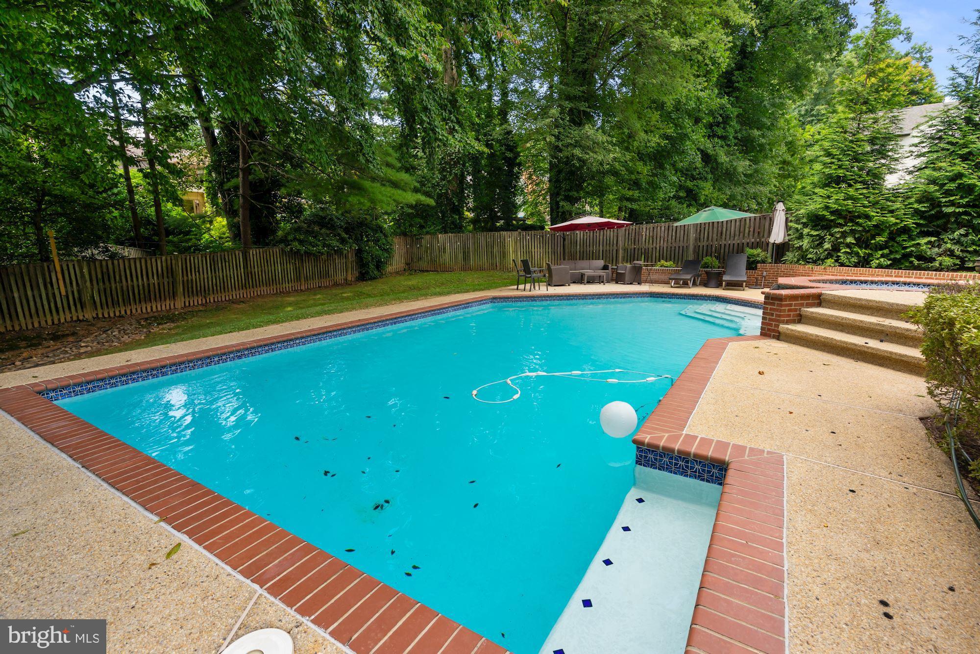 RIVER FALLS - Residential