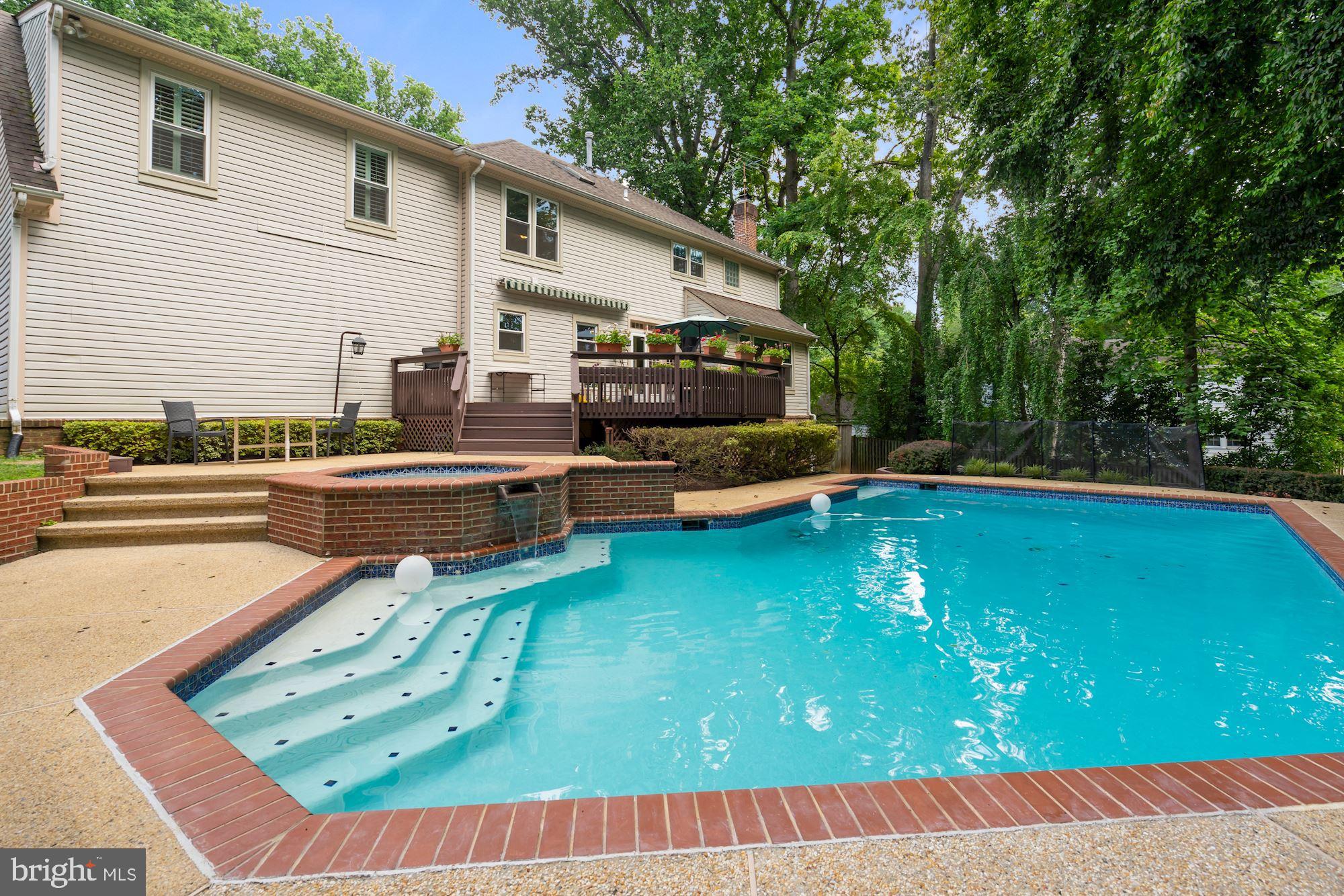 RIVER FALLS - Residential