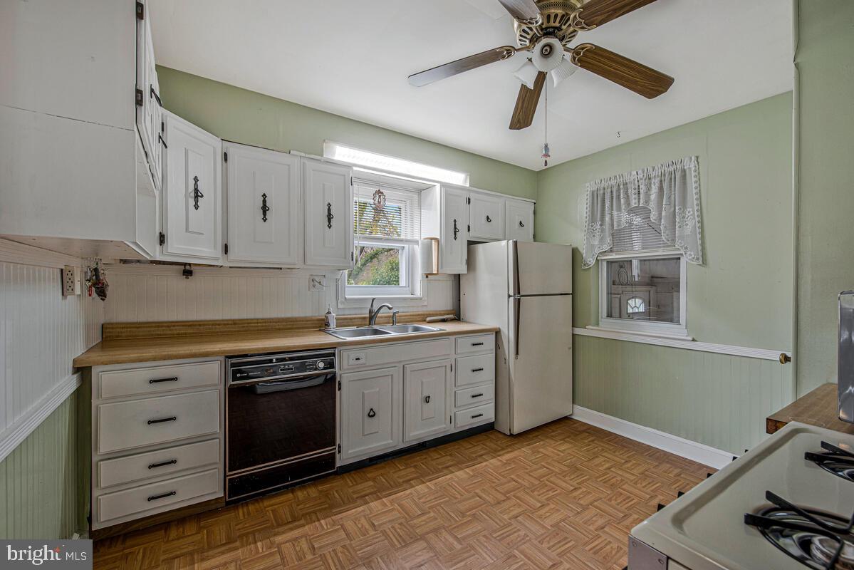 NORTH FORESTVILLE - Residential