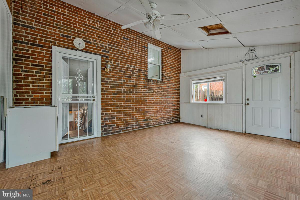 NORTH FORESTVILLE - Residential