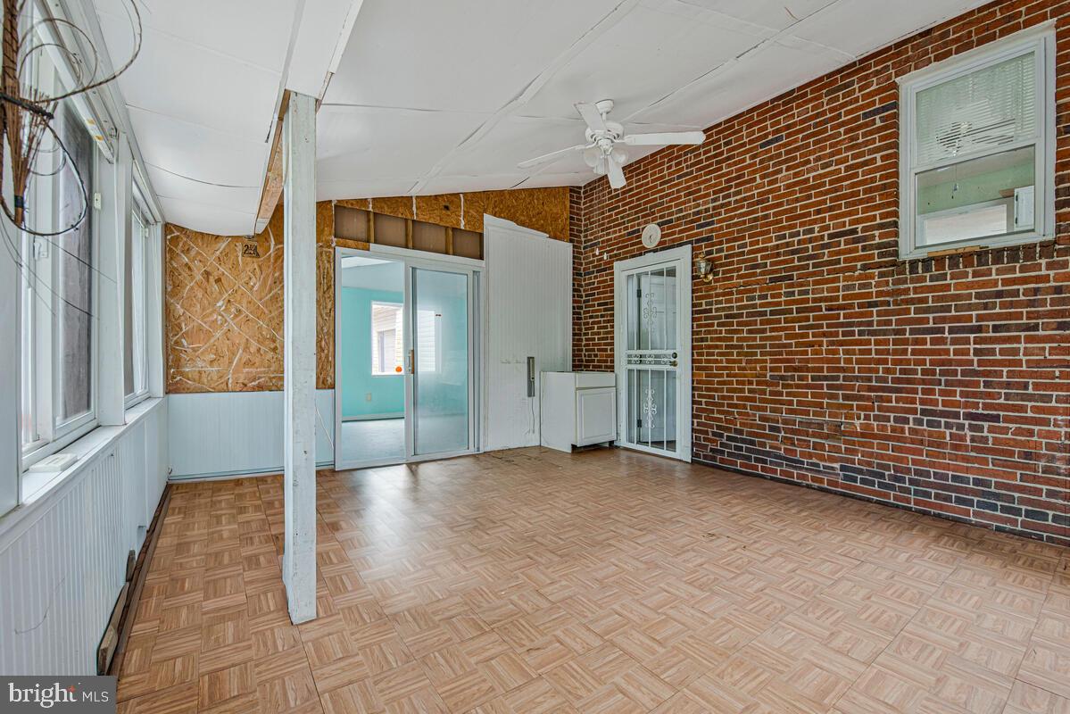 NORTH FORESTVILLE - Residential