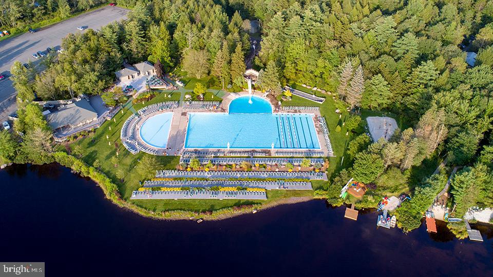 LAKE NAOMI - Residential