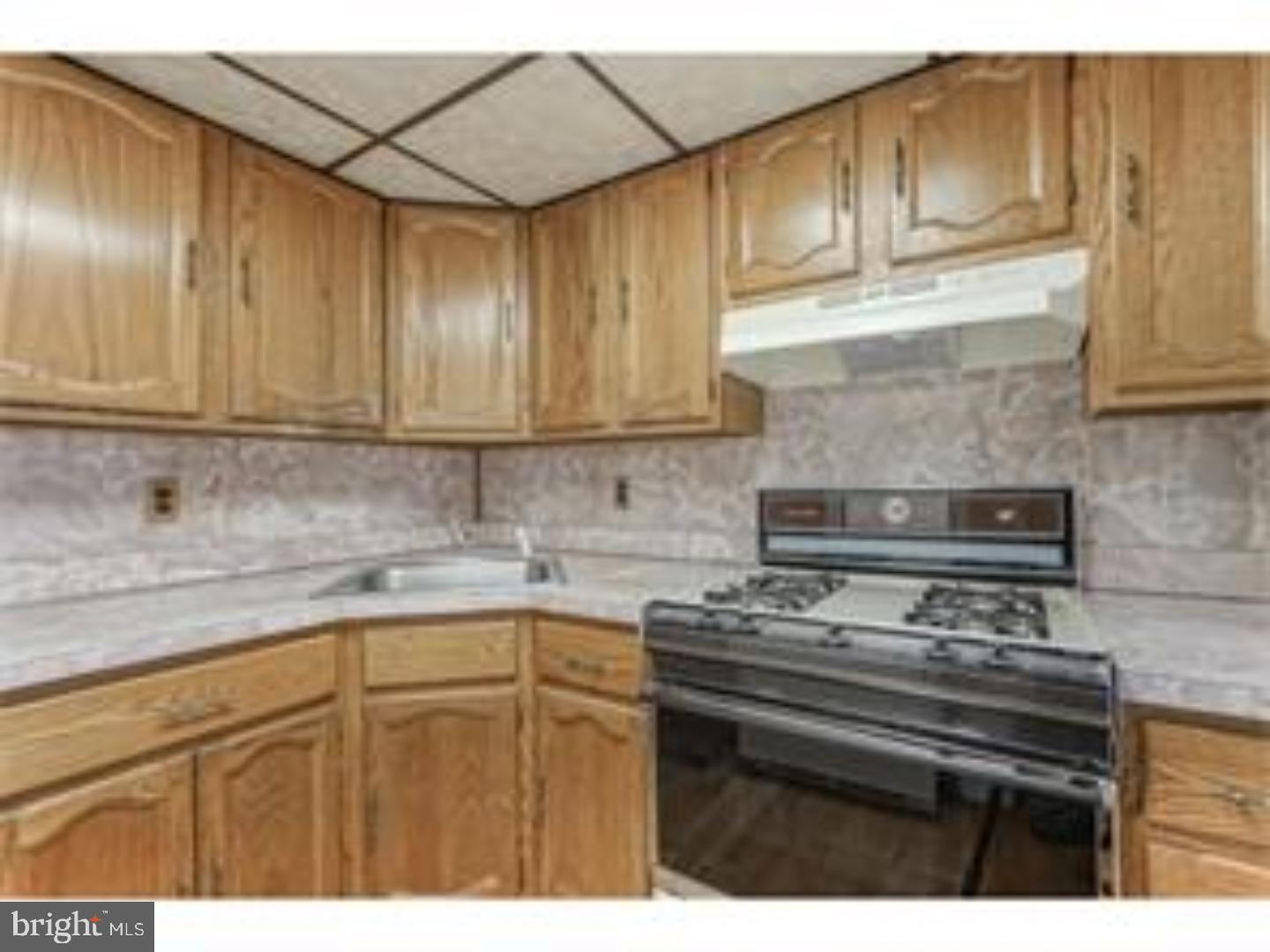 PORT RICHMOND - Residential Lease