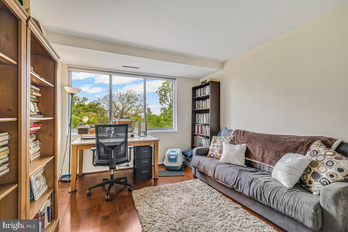 WHITEHALL - Residential