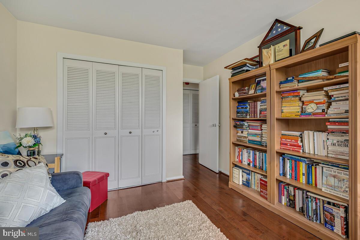 WHITEHALL - Residential