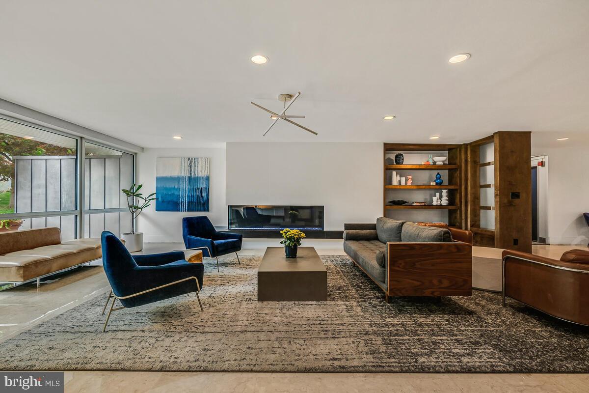 WHITEHALL - Residential