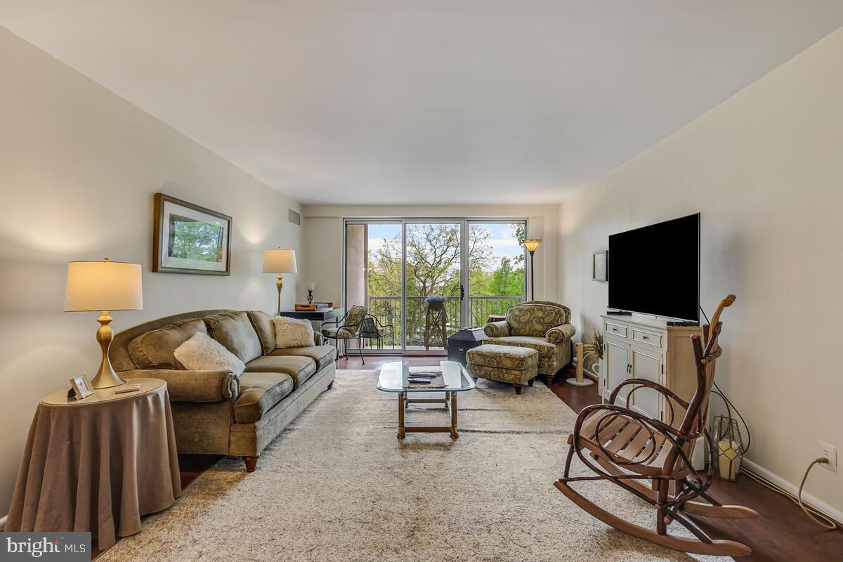 WHITEHALL - Residential