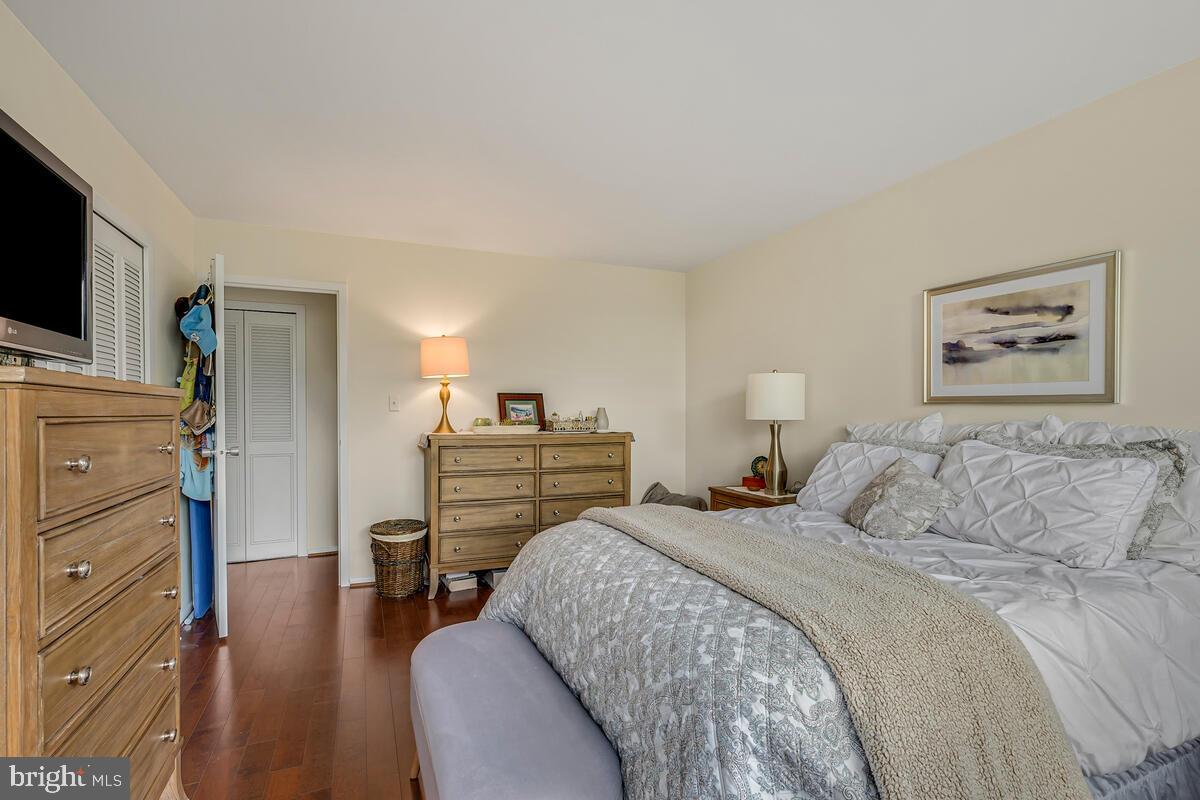 WHITEHALL - Residential