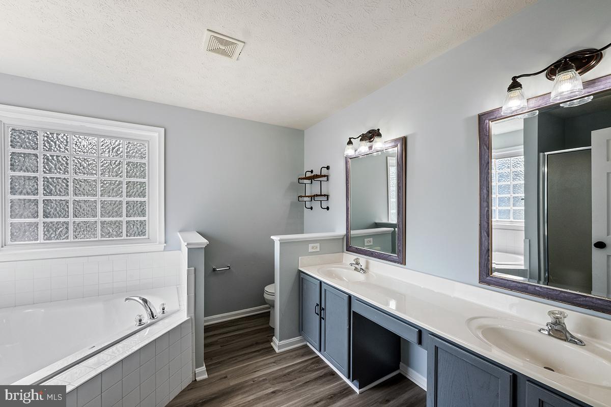 WILDERNESS SHORES - Residential