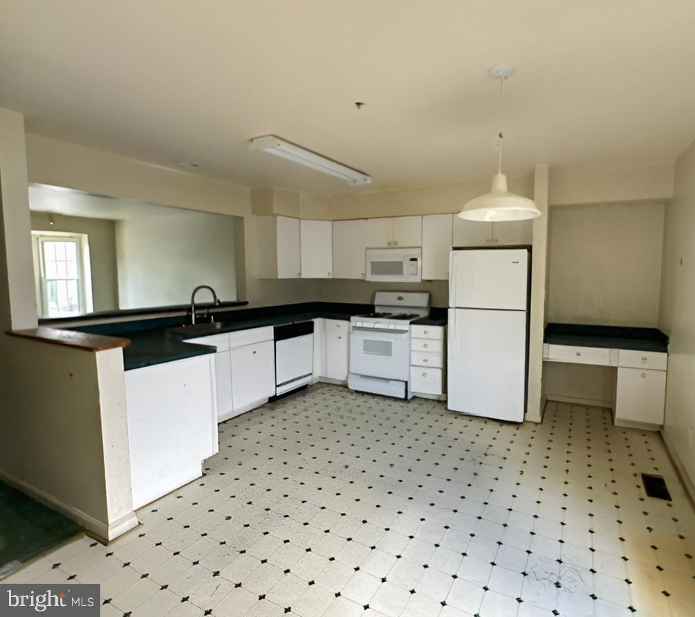 746 VILLAGER CIRCLE